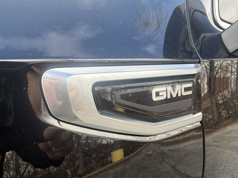 Used 2021 GMC Yukon Denali w/ Denali Premium Package image 8