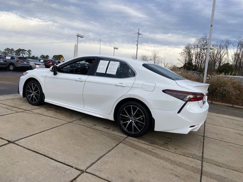 Used 2024 Toyota Camry SE image 7