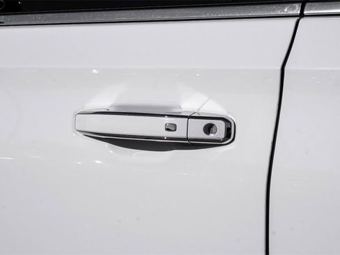 Used 2022 Chevrolet Suburban Premier image 43