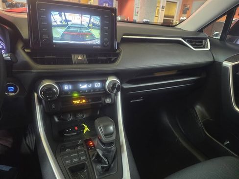Used 2022 Toyota RAV4 XLE image 25
