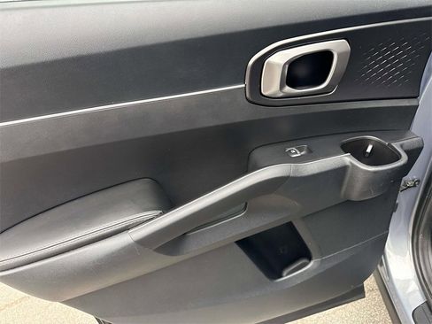 Used 2022 Kia Sorento LX image 8