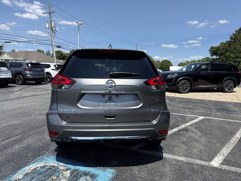 Used 2018 Nissan Rogue SV AWD/4WD image 9