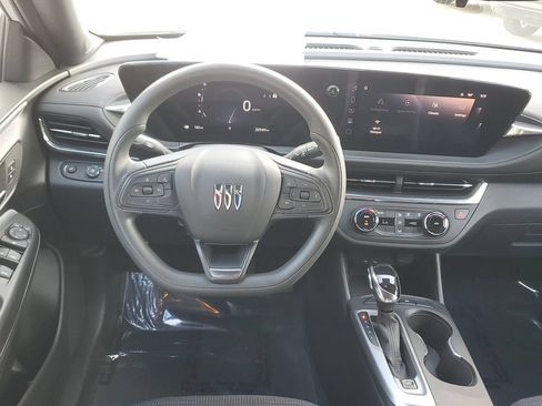 Certified 2024 Buick Envista Preferred w/ Advanced Safety Package FWD image 18