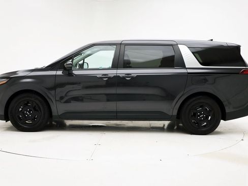 Used 2025 Kia Carnival FWD image 5