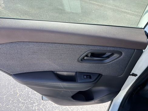 Used 2021 Nissan Rogue S image 23