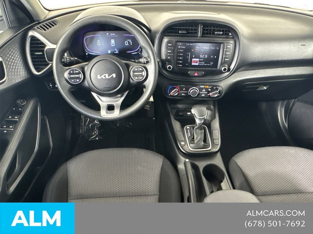 Used 2025 Kia Soul LX w/ LX Technology Package FWD image 25