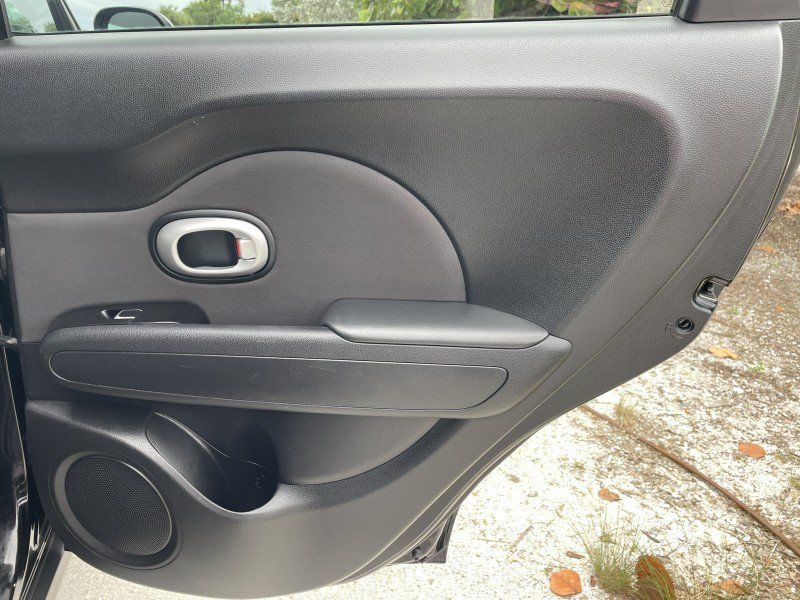 Used 2018 Kia Soul FWD image 23