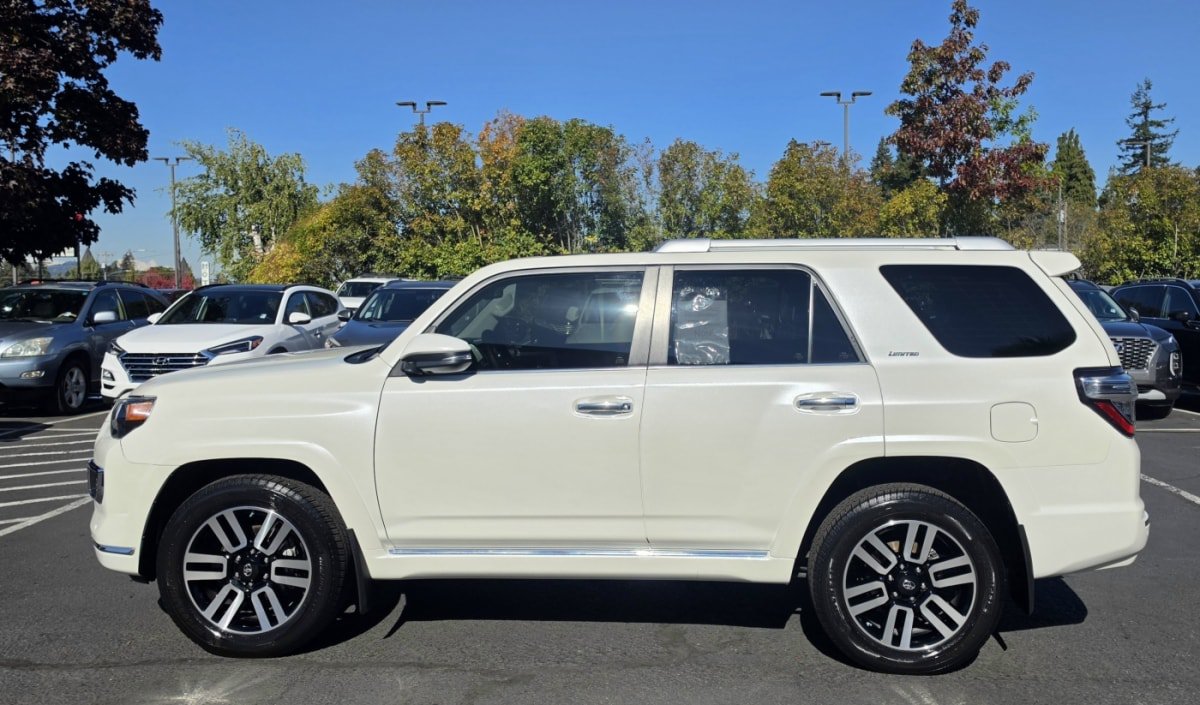 Used 2017 Toyota 4Runner Limited AWD/4WD image 18
