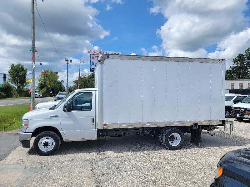 Used 2022 Ford E-350 and Econoline 350 Super Duty w/ Power Windows & Locks Group RWD image 4