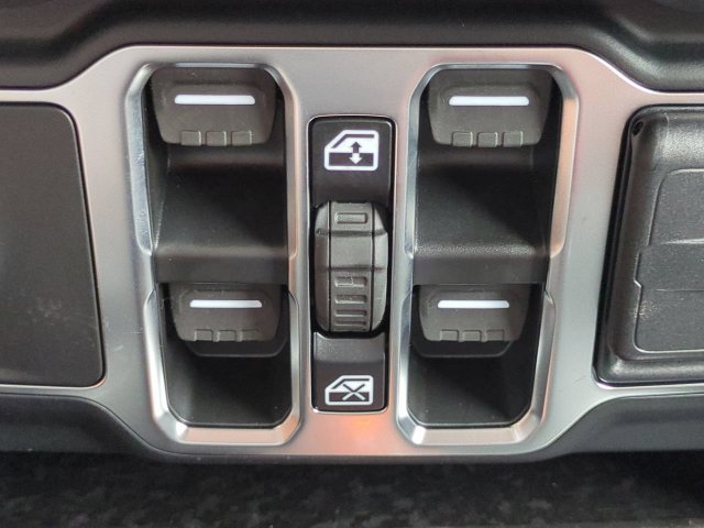 New 2026 Jeep Wrangler Unlimited Sahara w/ Technology Group AWD/4WD image 24