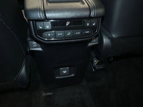 Used 2025 Toyota Grand Highlander AWD image 19