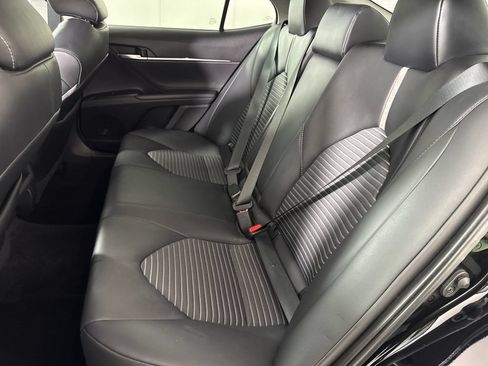 Used 2020 Toyota Camry SE w/ Convenience Package FWD image 13