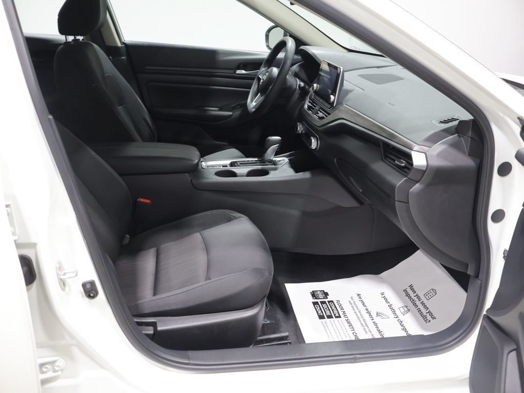 Used 2025 Nissan Altima 2.5 SV AWD/4WD image 22