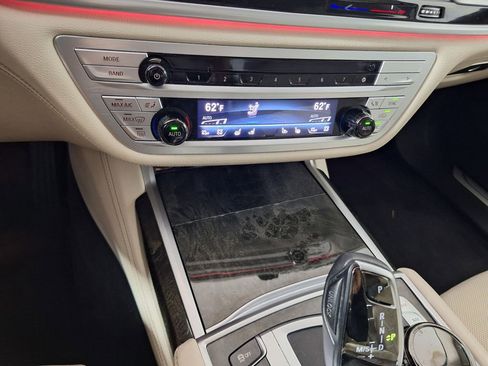 Used 2022 BMW 740i w/ Premium Package RWD image 14