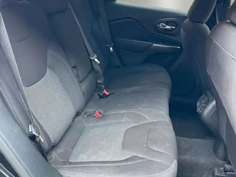 Used 2020 Jeep Cherokee Latitude FWD image 17
