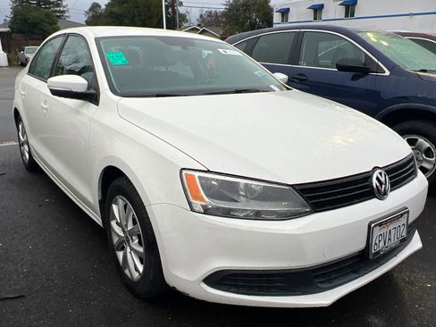Used 2011 Volkswagen Jetta SE image 3