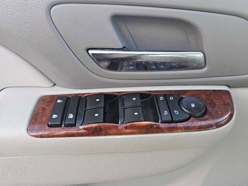 Used 2011 Chevrolet Avalanche LT w/ Regional Value Package image 12