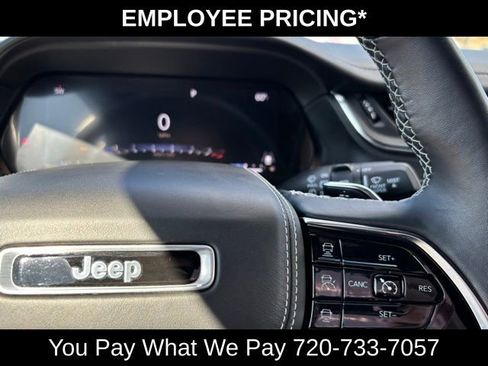 Used 2022 Jeep Grand Cherokee Overland w/ Luxury Tech Group IV AWD/4WD image 28