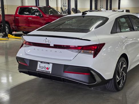 Certified 2025 Hyundai Elantra Sport image 11