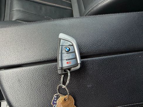 Used 2018 BMW 530i image 2