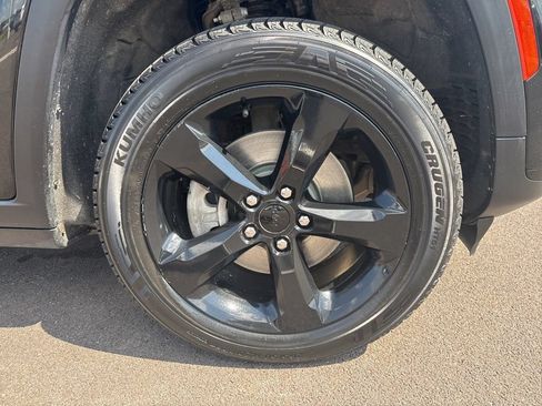 Used 2023 Jeep Grand Cherokee L Laredo AWD/4WD image 14