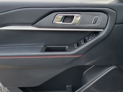 Certified 2025 Ford Explorer ST-Line AWD/4WD image 21