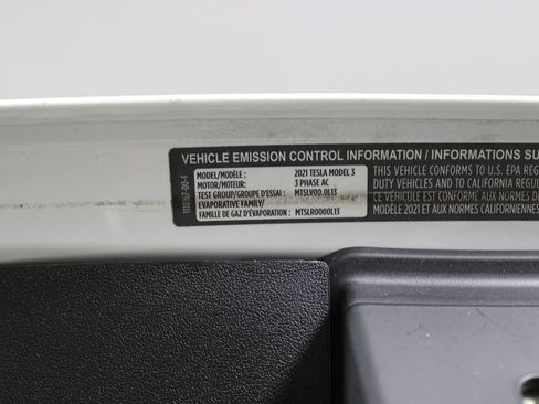 Used 2021 Tesla Model 3 Standard Range Plus image 33