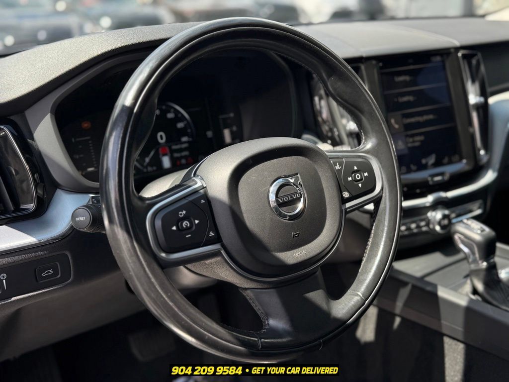 Used 2018 Volvo XC60 T6 Momentum w/ Vision Package AWD/4WD image 18