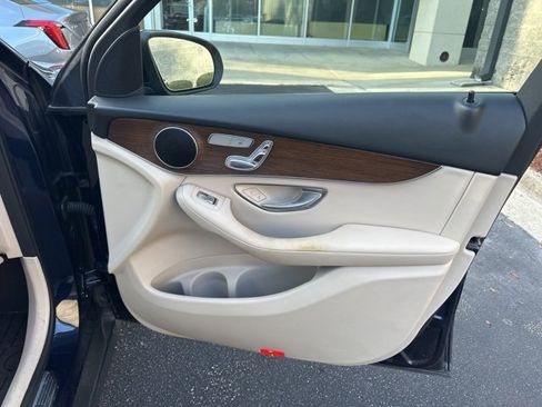 Used 2021 Mercedes-Benz GLC 300 GLC 300 w/ Premium Package image 19