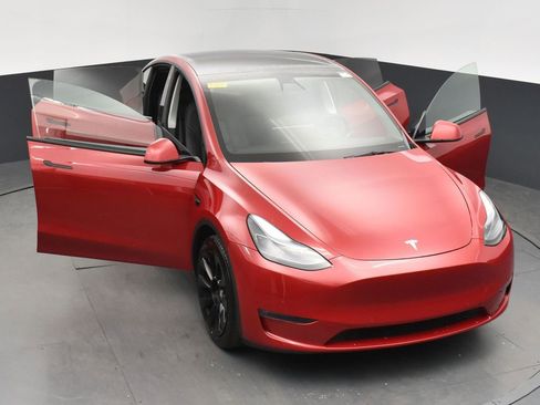 Used 2021 Tesla Model Y Long Range image 28
