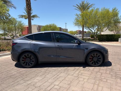 Used 2023 Tesla Model Y Performance AWD/4WD image 3