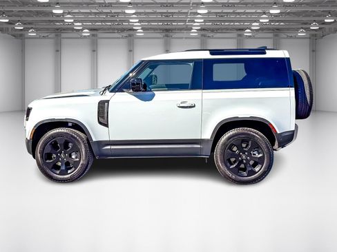 Used 2025 Land Rover Defender 90 S image 2