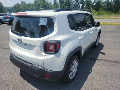 Used 2023 Jeep Renegade Latitude w/ Premium Group AWD/4WD image 5