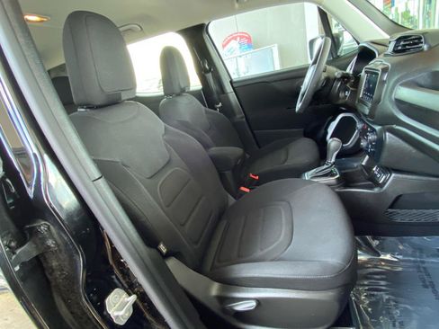 Used 2021 Jeep Renegade Latitude FWD image 21