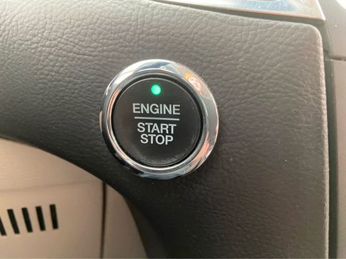 Used 2019 Ford Edge Titanium image 41