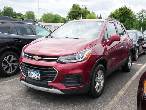 Used 2019 Chevrolet Trax LT w/ Driver Confidence Package AWD/4WD image 3