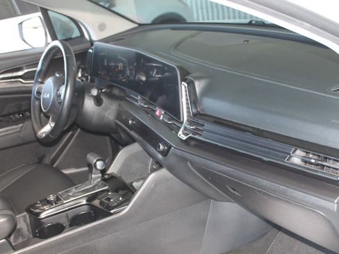 Used 2023 Kia Sportage EX image 20