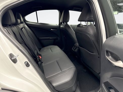 Used 2022 Lexus UX 200 image 17