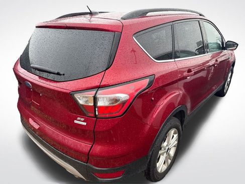 Used 2018 Ford Escape SE image 2