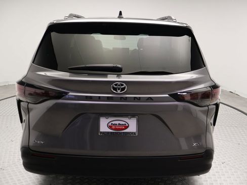 Used 2026 Toyota Sienna XLE FWD image 10