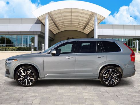 Used 2022 Volvo XC90 T6 Momentum w/ Advanced Package image 3