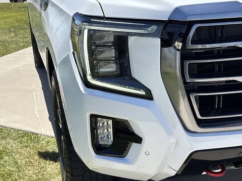 Used 2023 GMC Yukon XL AT4 w/ AT4 Premium Package AWD/4WD image 12