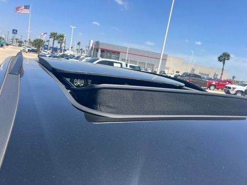 Used 2024 GMC Acadia Elevation w/ Luxury Package image 8