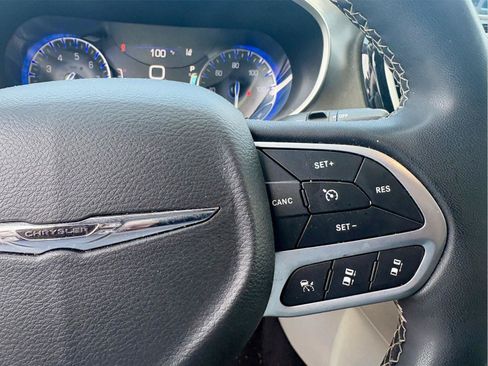 Used 2022 Chrysler Pacifica Touring-L FWD image 20