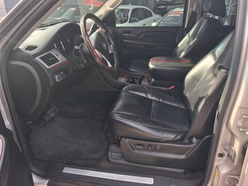 Used 2008 Cadillac Escalade ESV AWD image 4