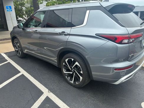 Used 2024 Mitsubishi Outlander SEL AWD/4WD image 3