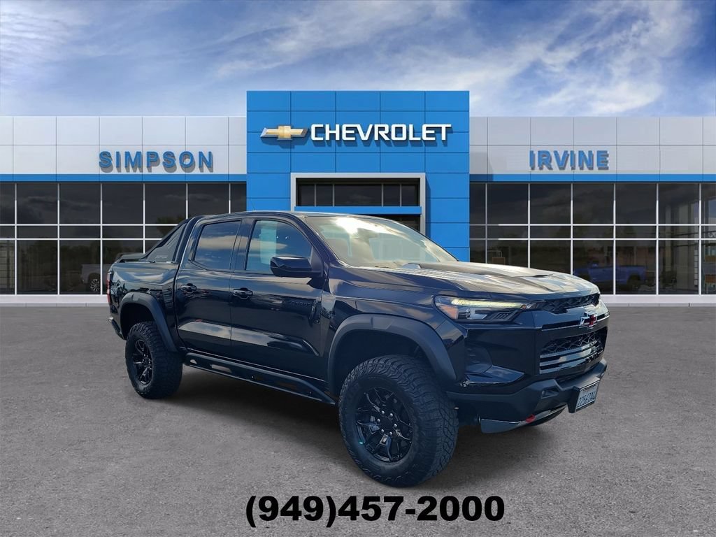 Used 2024 Chevrolet Colorado ZR2 w/ Technology Package AWD/4WD image 2