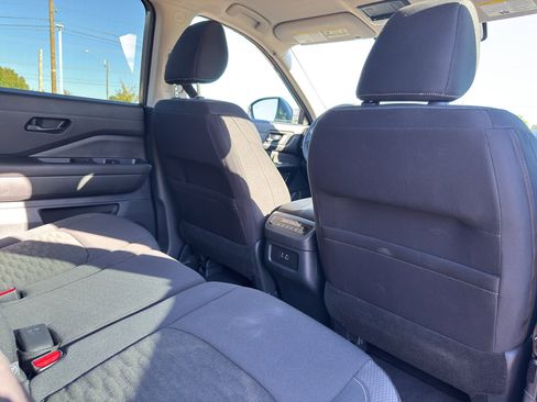 Used 2025 Nissan Pathfinder SV image 12