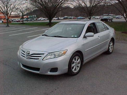 Used 2010 Toyota Camry LE FWD image 4