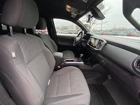 Used 2019 Toyota Tacoma TRD Off-Road w/ TRD Premium Off Road Package image 25